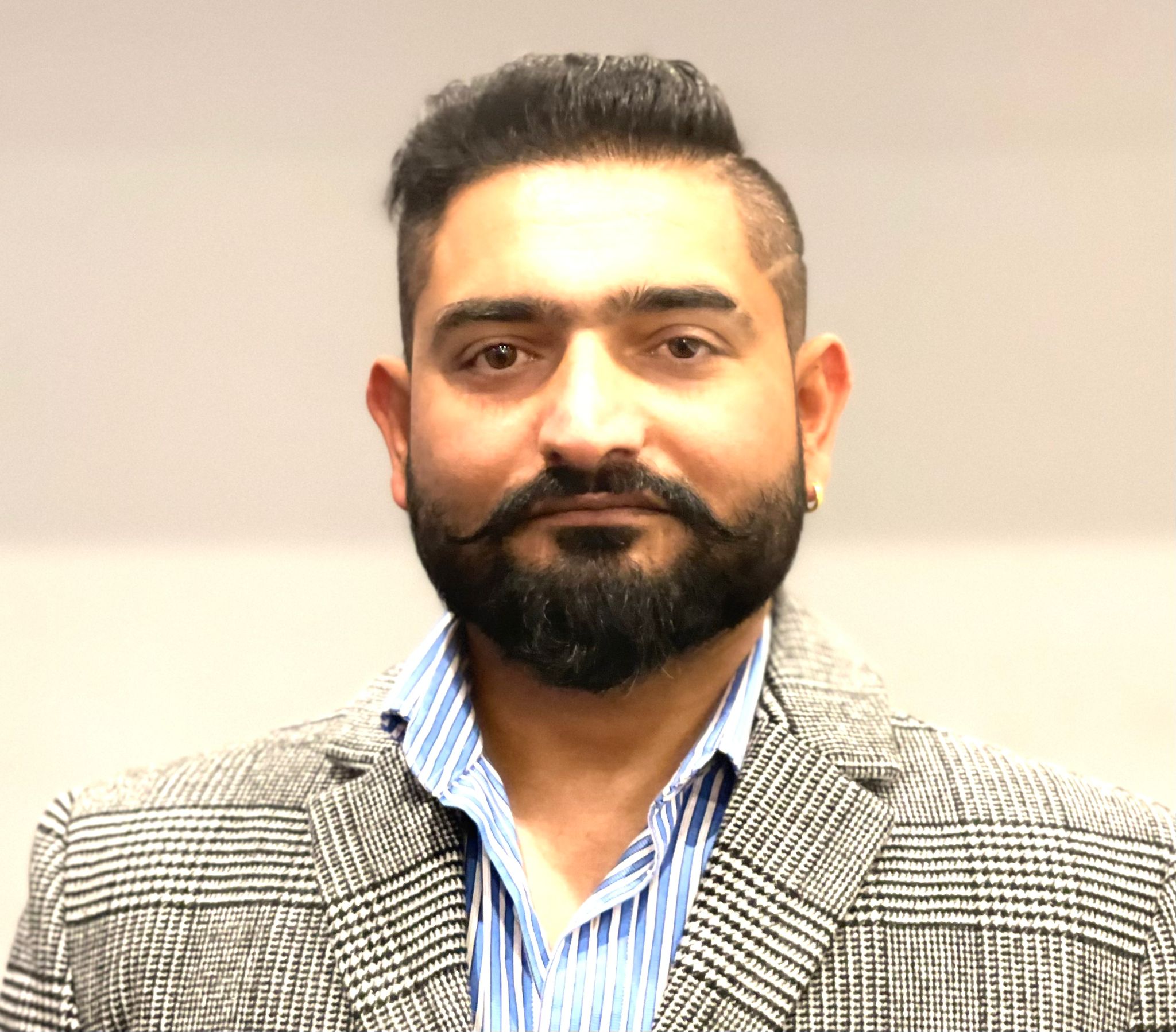 Rajiv Bawa – Director & Lead Instructor